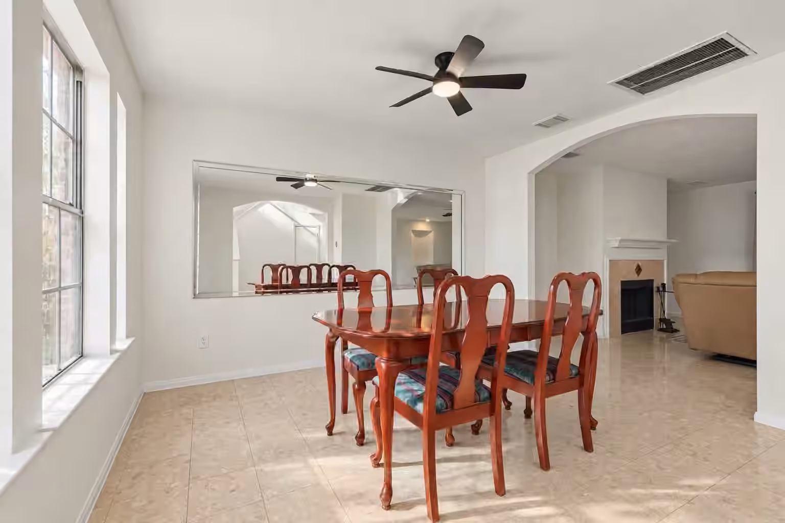 Photo 5 of 2914 Glen Cullen Lane, Pearland, TX