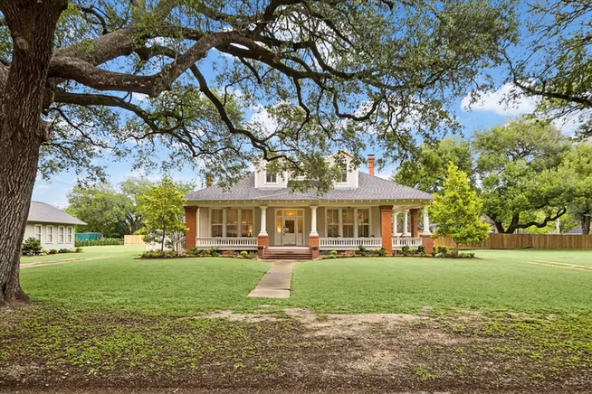 Photo 5 of 209 E Caney Street, Wharton, TX