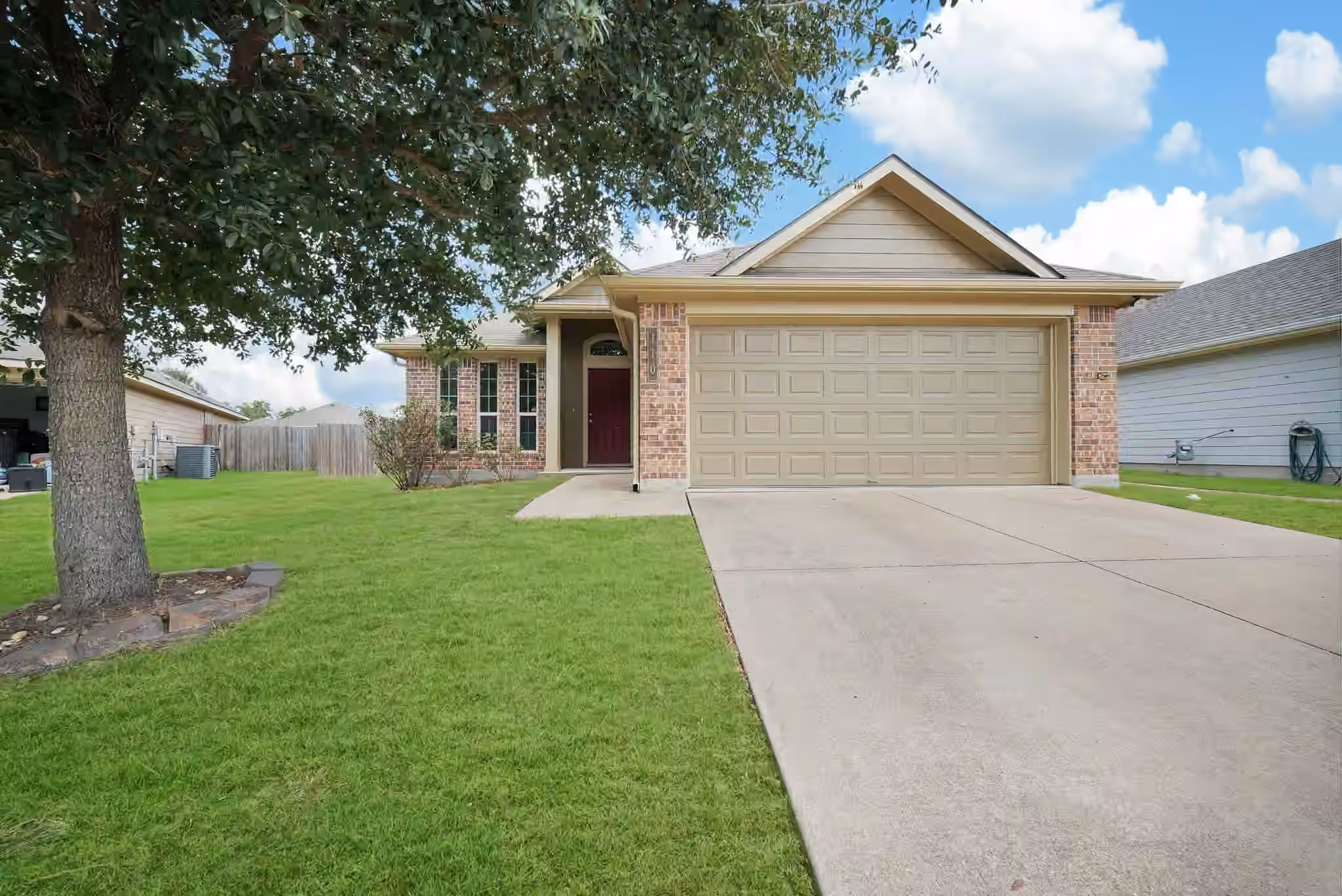 Photo of 110 Oakwood Court, Huntsville, TX 77320