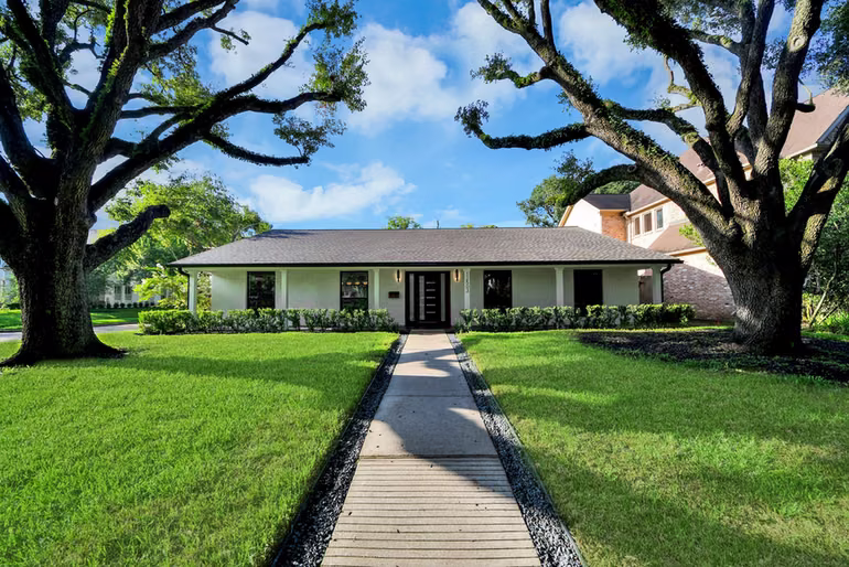 Photo 3 of 12503 Barryknoll Lane, Houston, TX