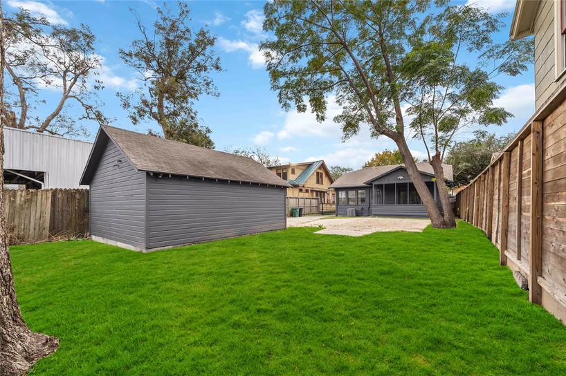 Photo 3 of 2608 Morrison Street, Houston, TX