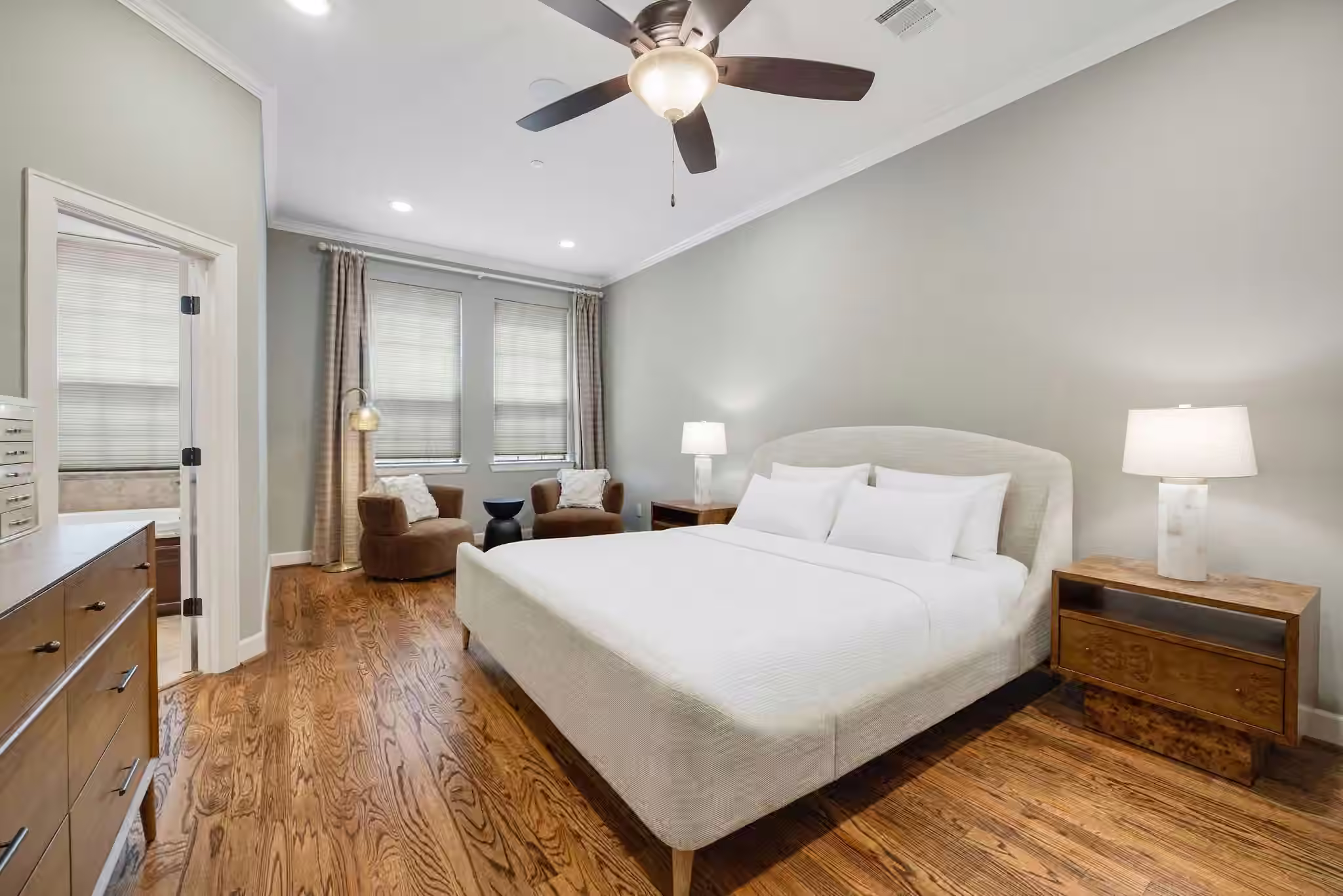 Photo 6 of 2415 Commonwealth Street, Houston, TX