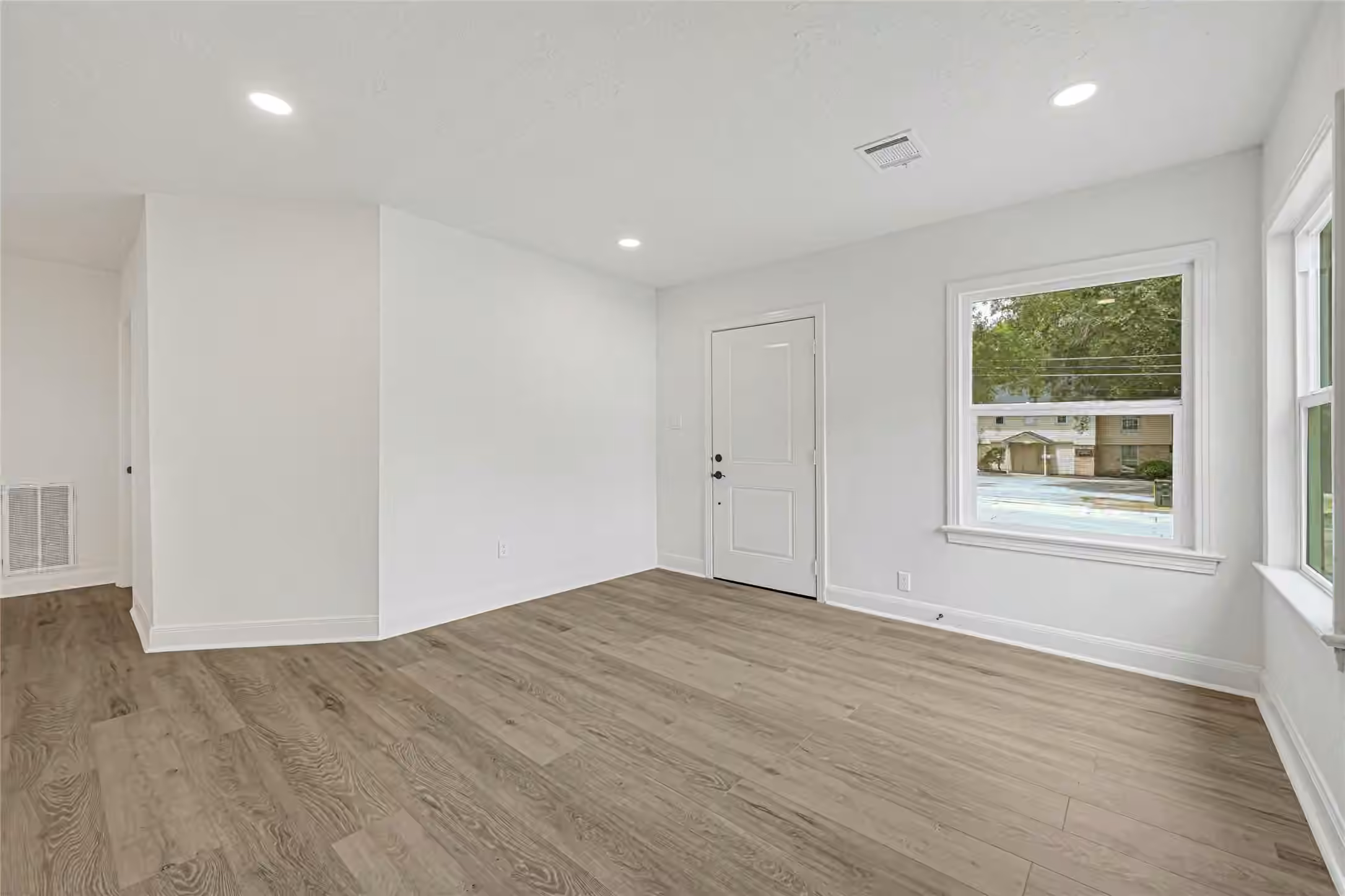 Photo 6 of 1202 N Roberson Street, Conroe, TX