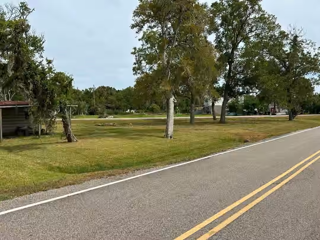 Photo 3 of 304 Edgewater Drive, Clute, TX