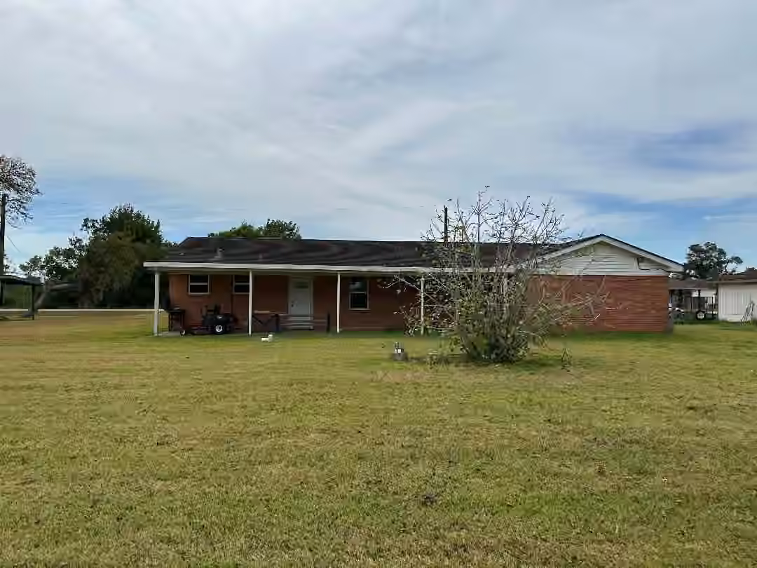 Photo 5 of 304 Edgewater Drive, Clute, TX