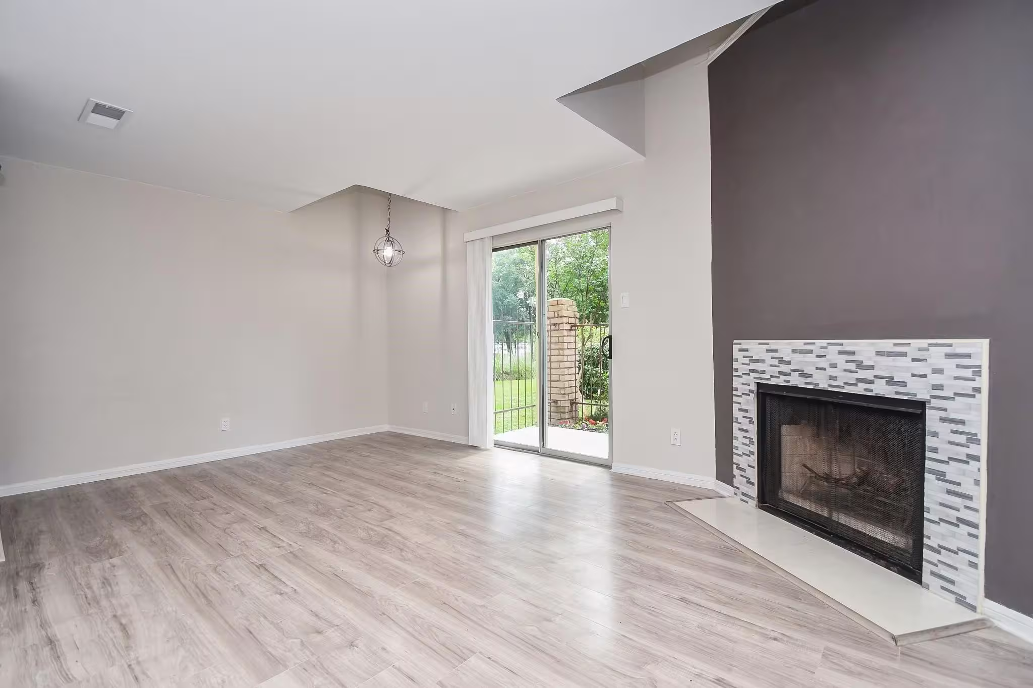 Photo 5 of 2120 El Paseo 2907 Street, Houston, TX