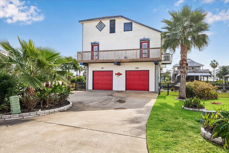 Photo of 270 Isles End Road, Tiki Island, TX