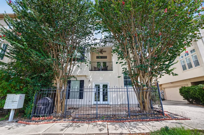 Photo 4 of 4502 Rose Street, Houston, TX