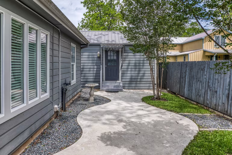 Photo 3 of 210 W Bell Street, Fayetteville, TX