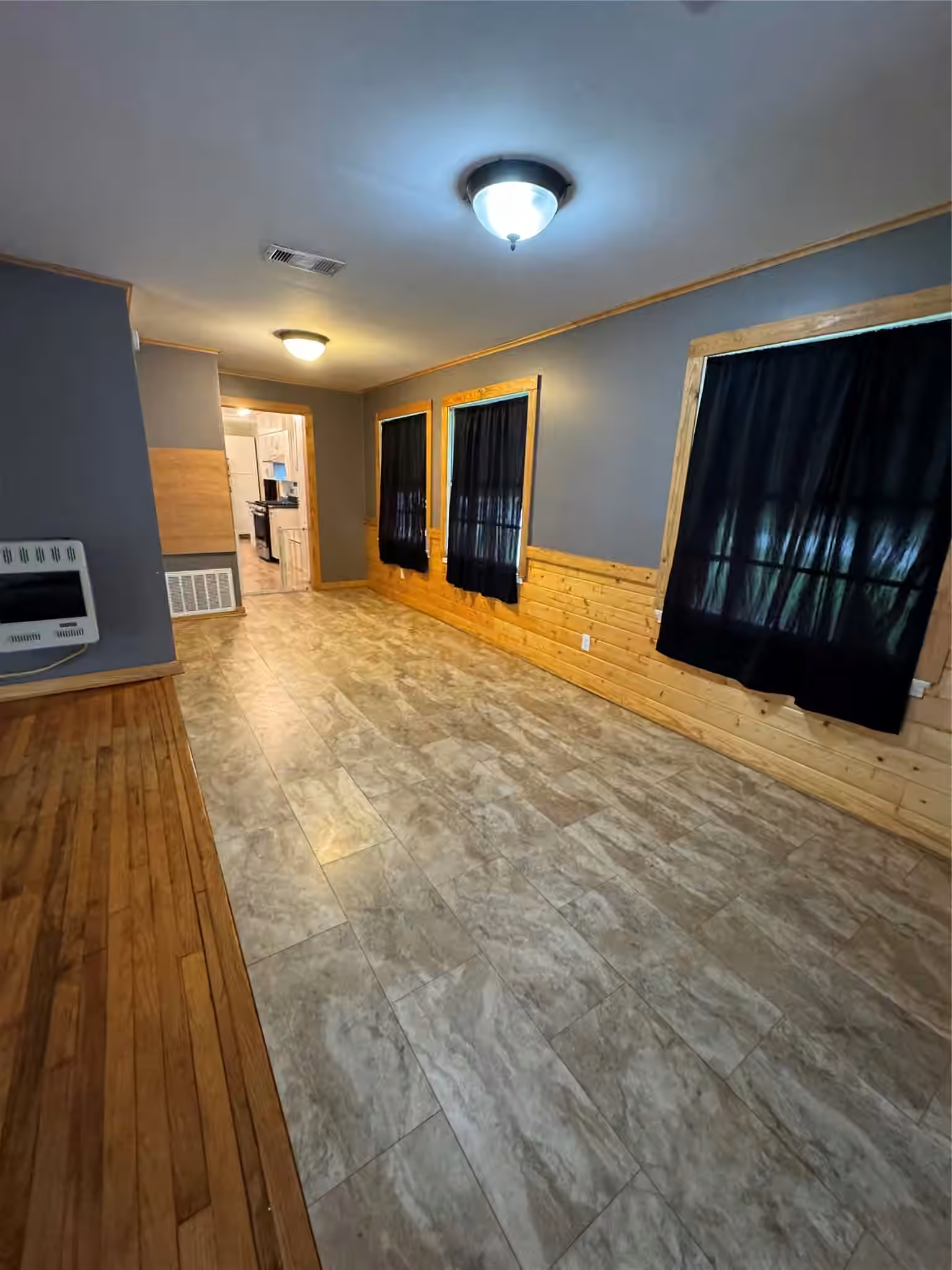 Photo 6 of 411 & 411 1/2 Humphrey Avenue, Palacios, TX