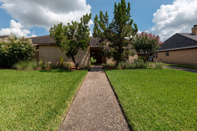 Photo 2 of 7926 Quail Meadow Drive, Houston, TX