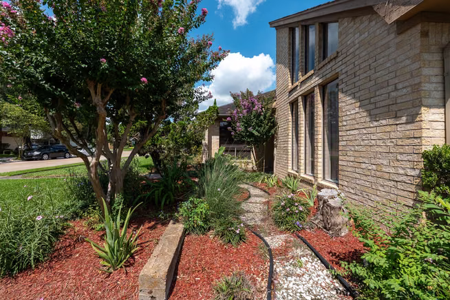 Photo 4 of 7926 Quail Meadow Drive, Houston, TX