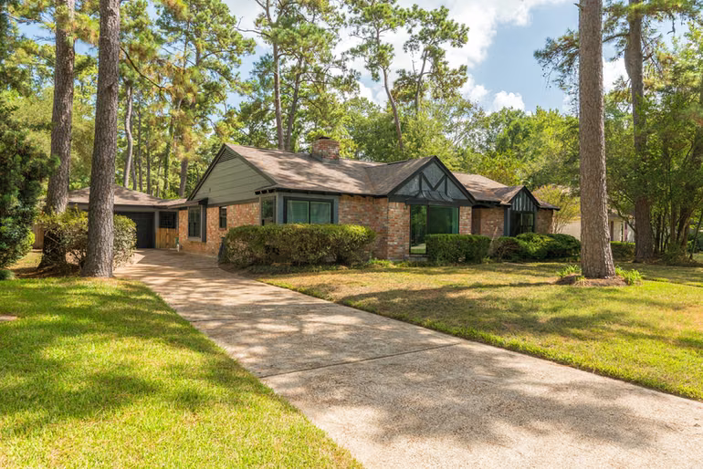 Photo of 1915 Seven Oaks Drive, Kingwood, TX