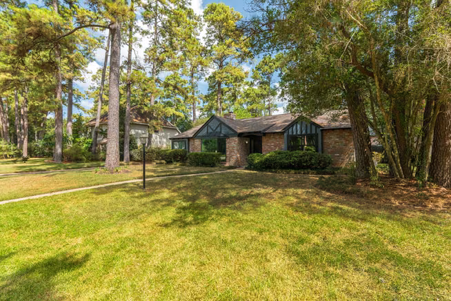 Photo 2 of 1915 Seven Oaks Drive, Kingwood, TX