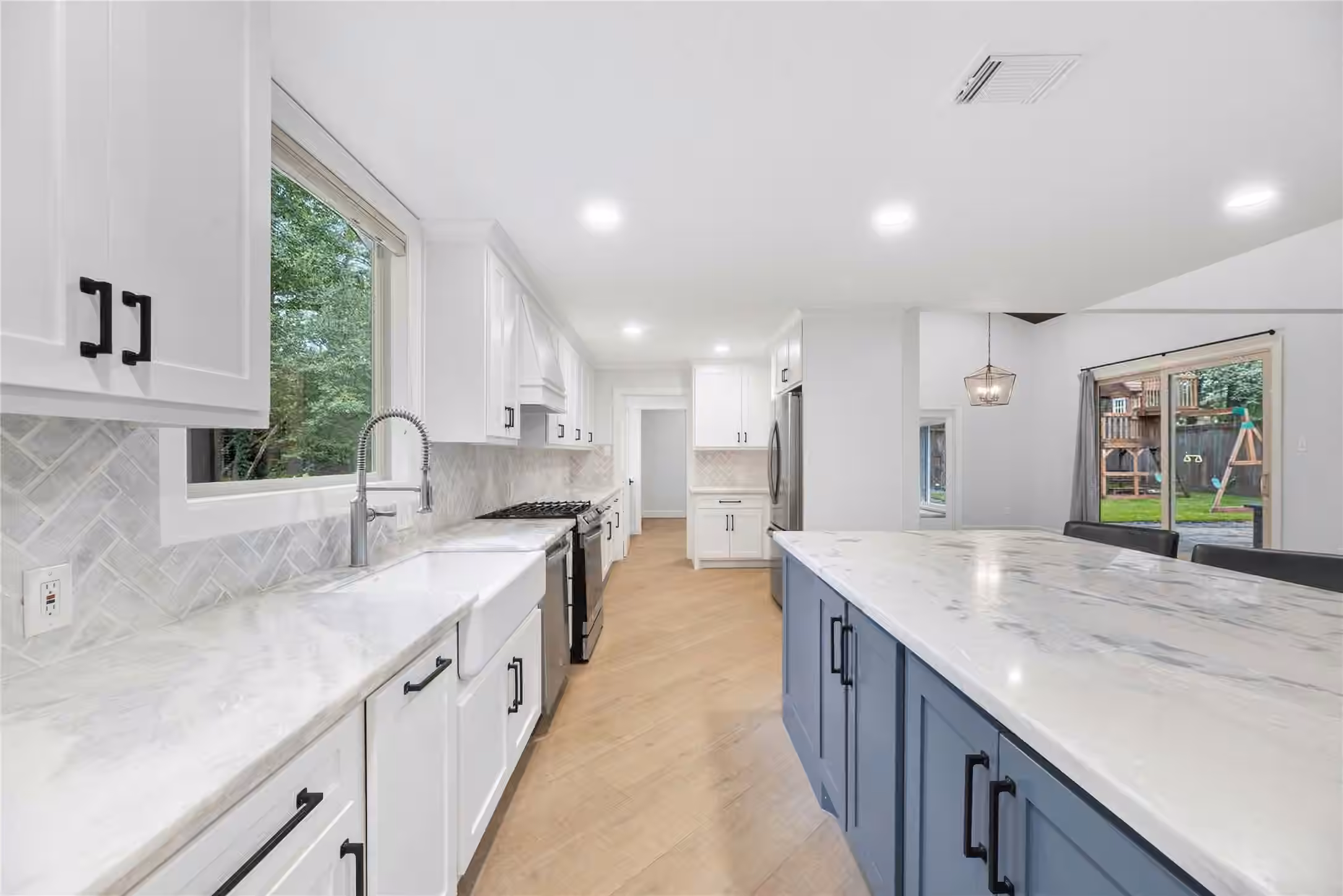 Photo 7 of 12506 Winding Brook Lane, Houston, TX 77024
