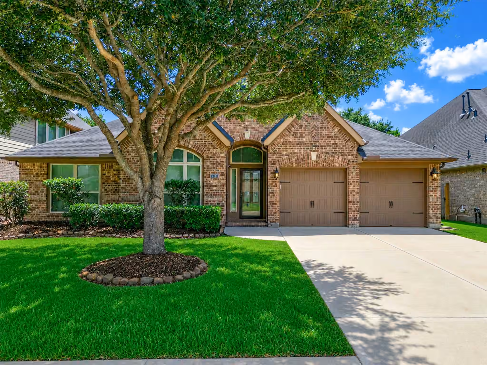 Photo 2 of 4131 N Creekmont Drive, Fresno, TX