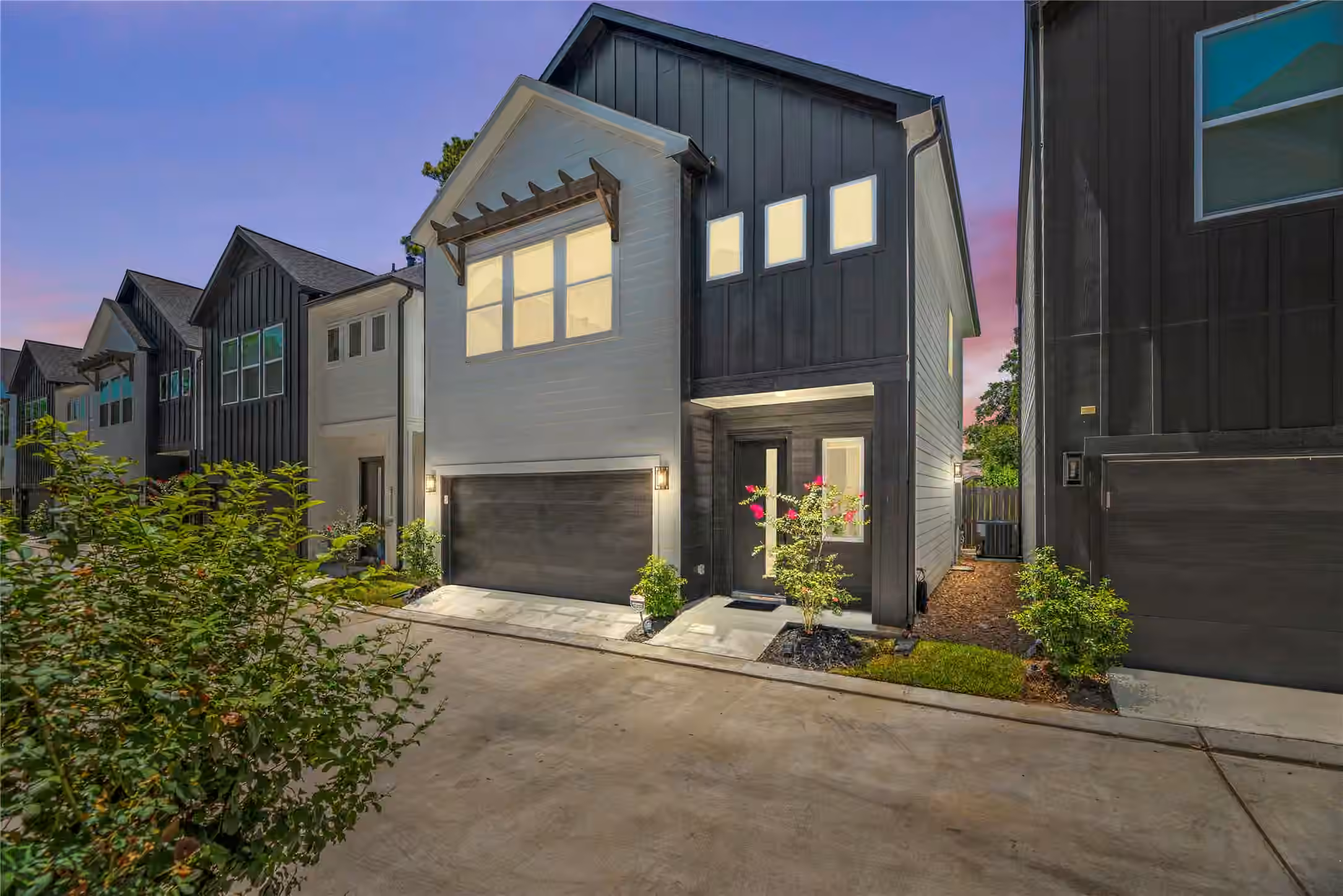 Photo of 869 Mansfield Street E, Houston, TX 77091