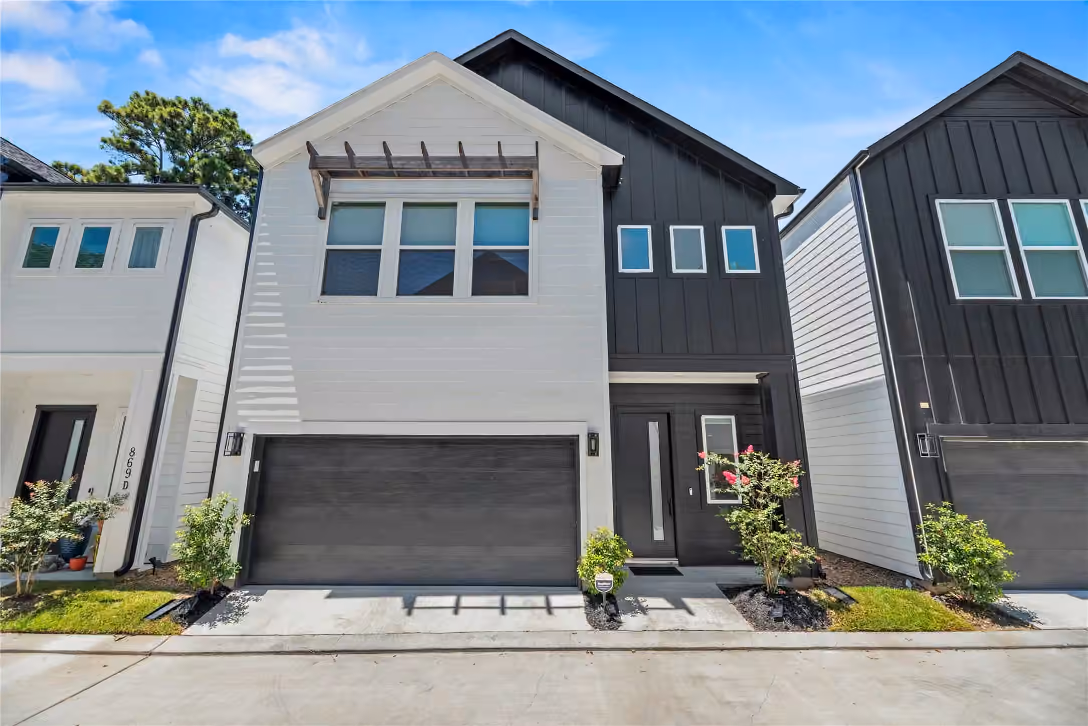 Photo 3 of 869 Mansfield Street E, Houston, TX