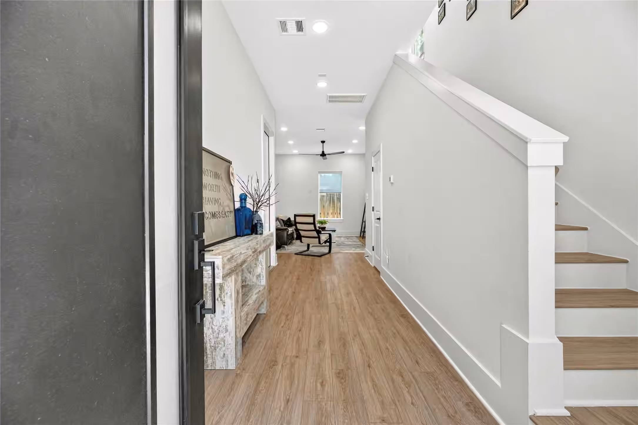 Photo 5 of 869 Mansfield Street E, Houston, TX