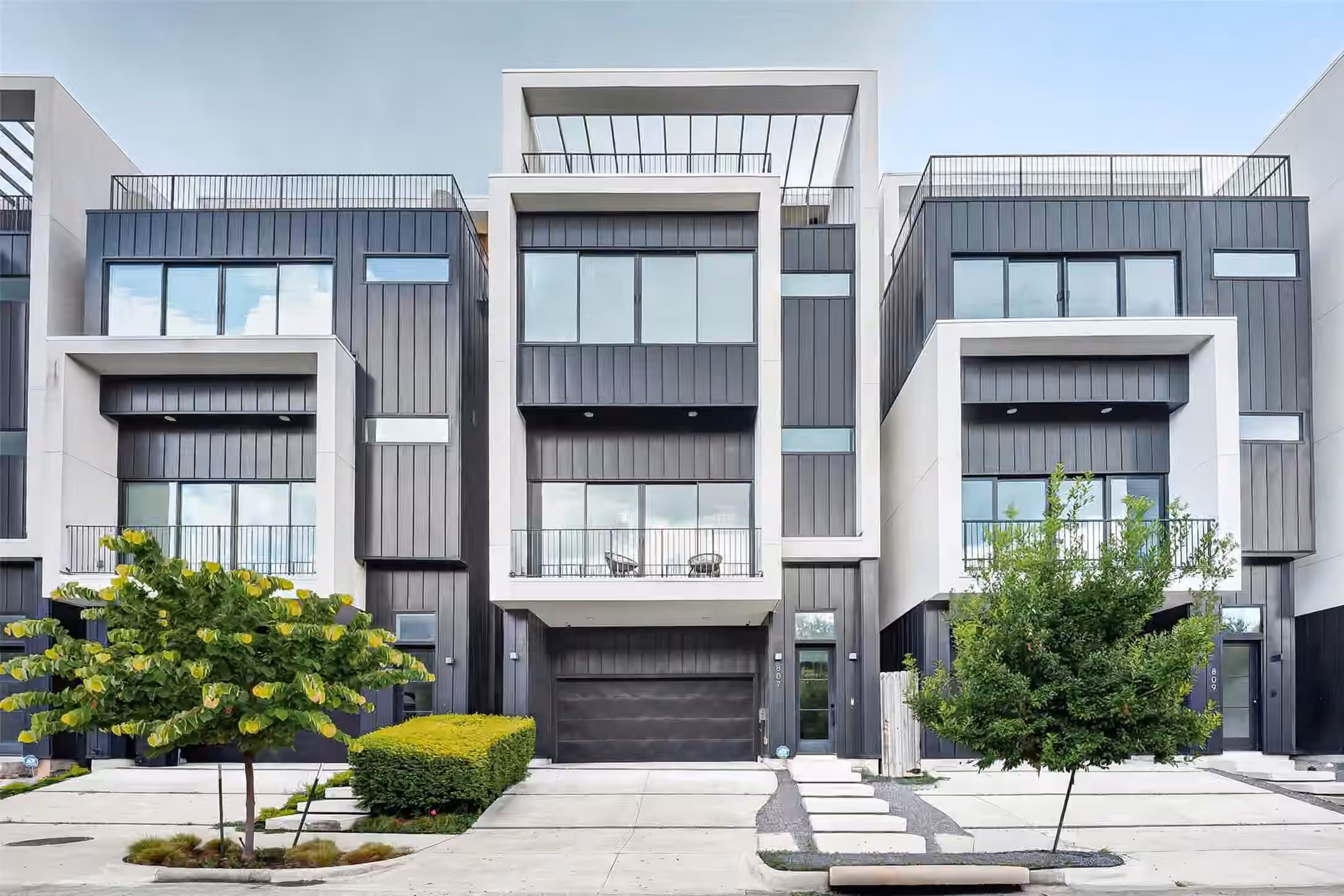 Photo of 807 Memorial Heights Drive, Houston, TX