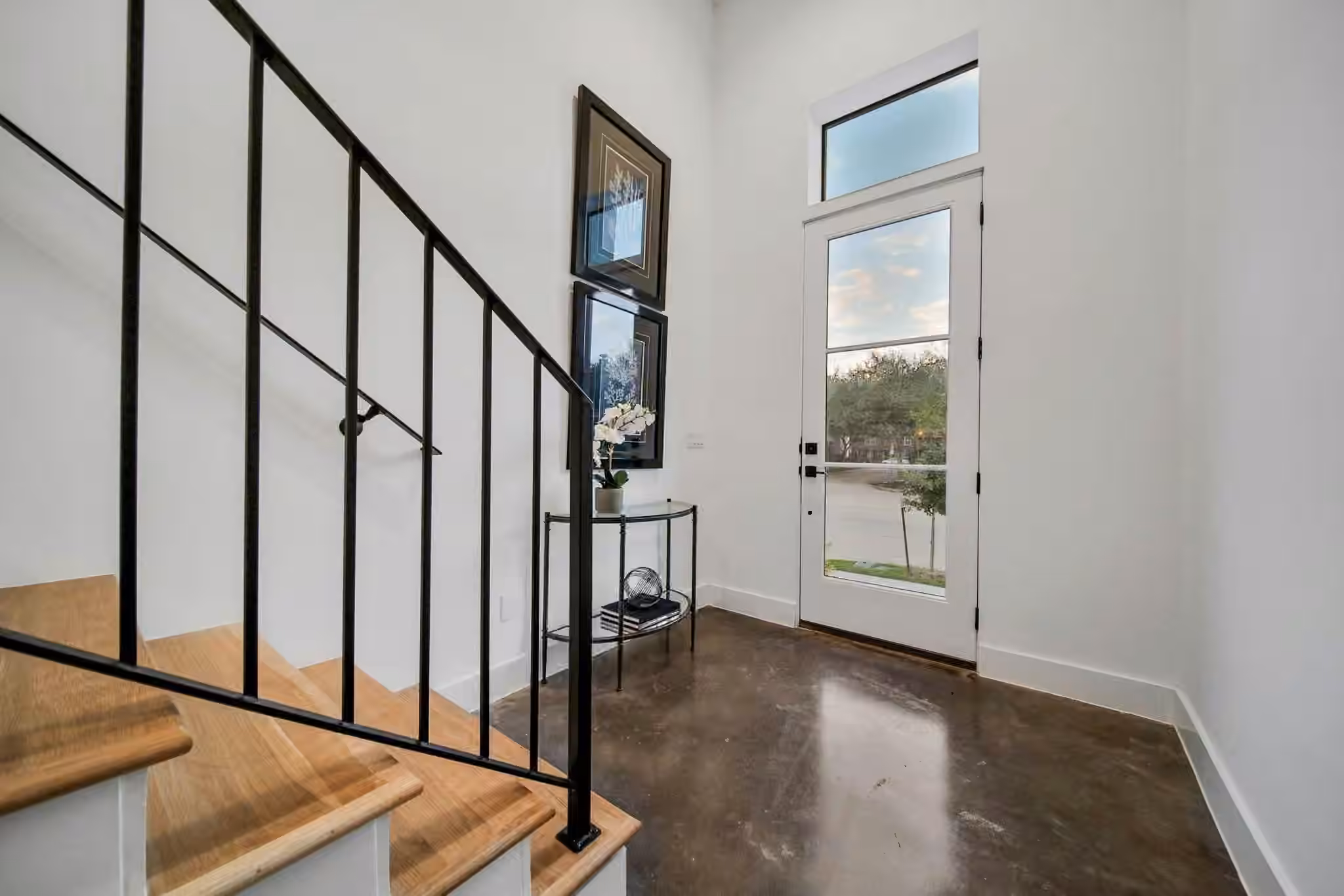 Photo 3 of 807 Memorial Heights Drive, Houston, TX