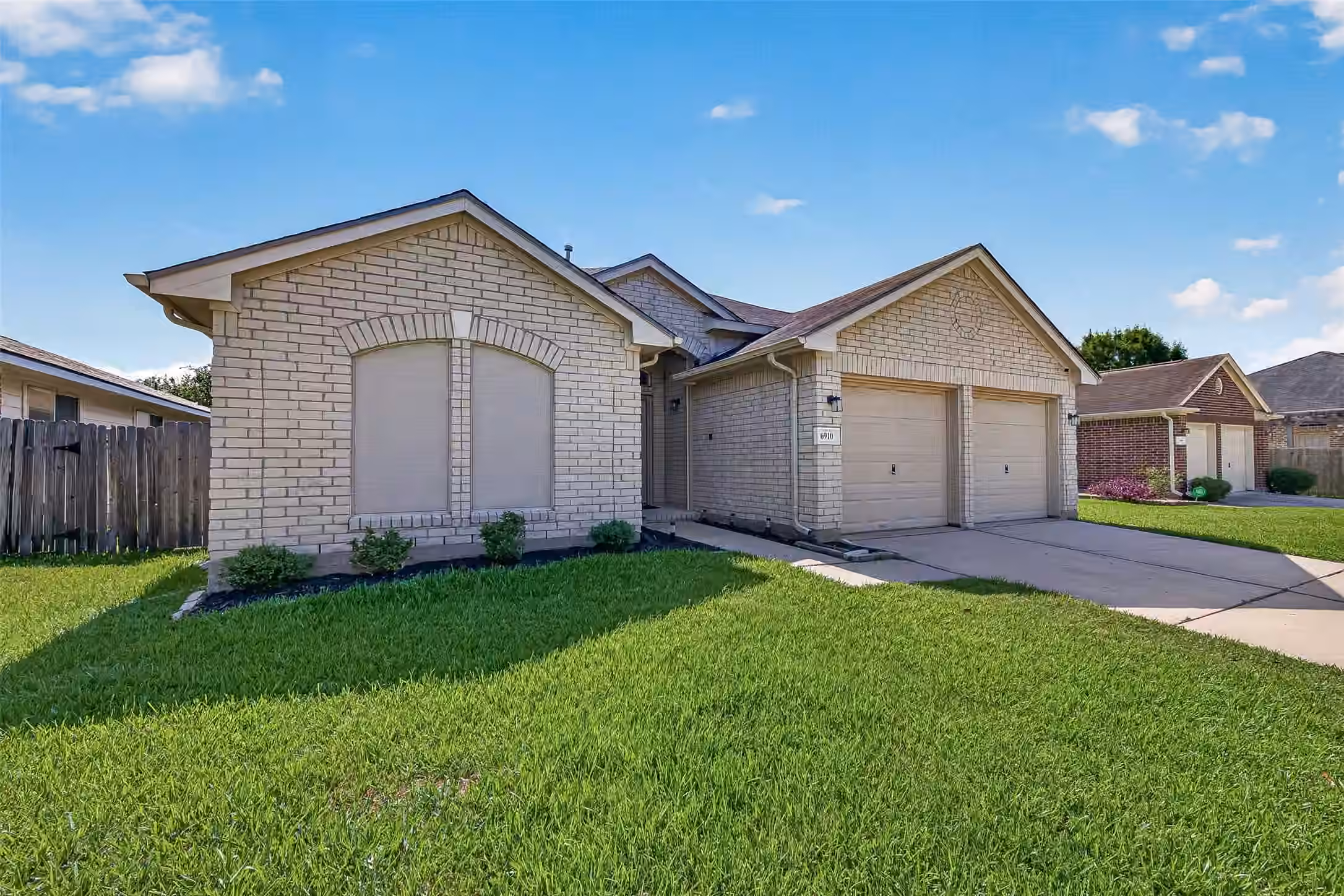 Photo 2 of 6910 Renata Circle, Houston, TX