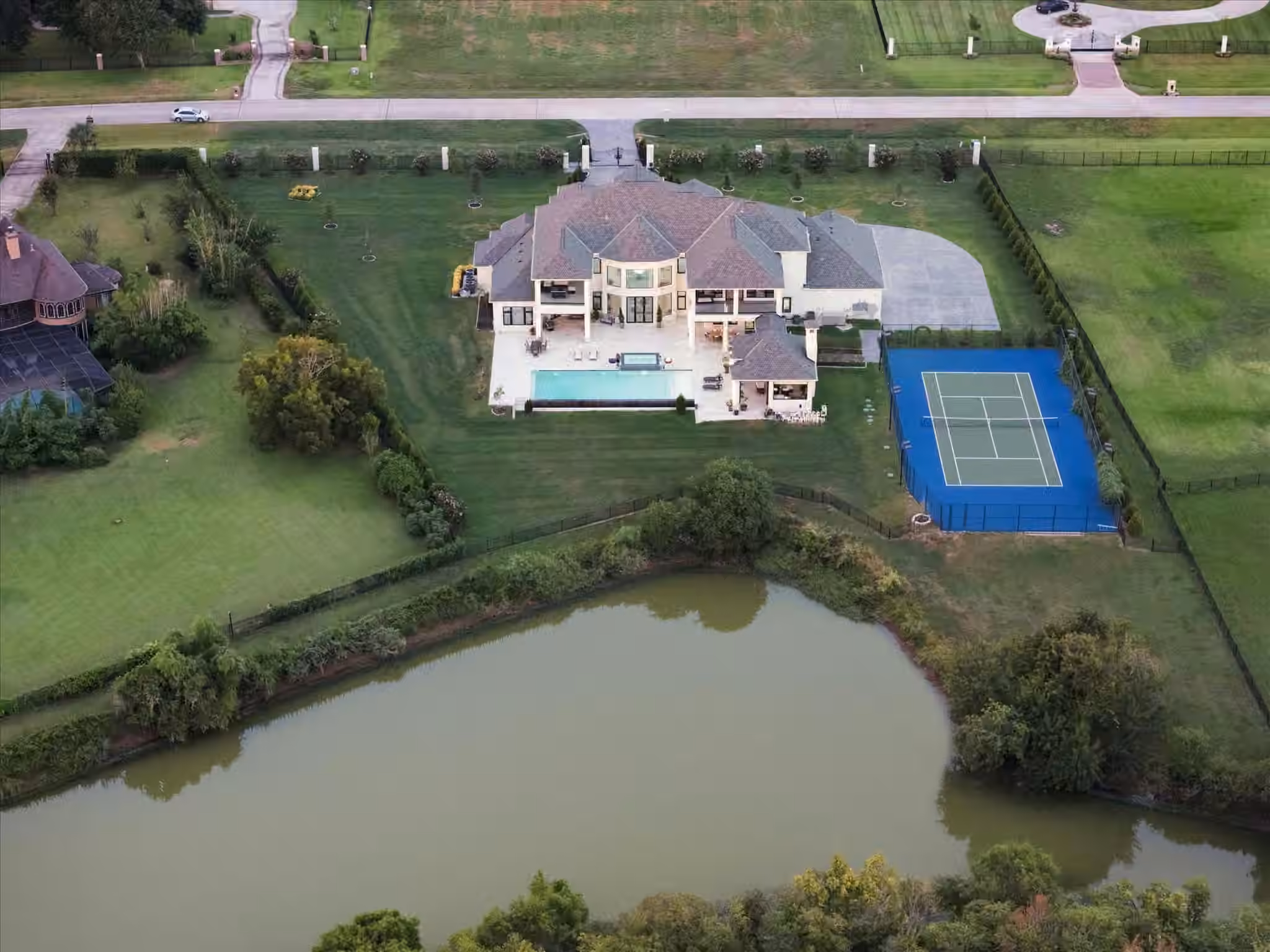 Photo 5 of 7826 Lakebrook Drive, Missouri City, TX