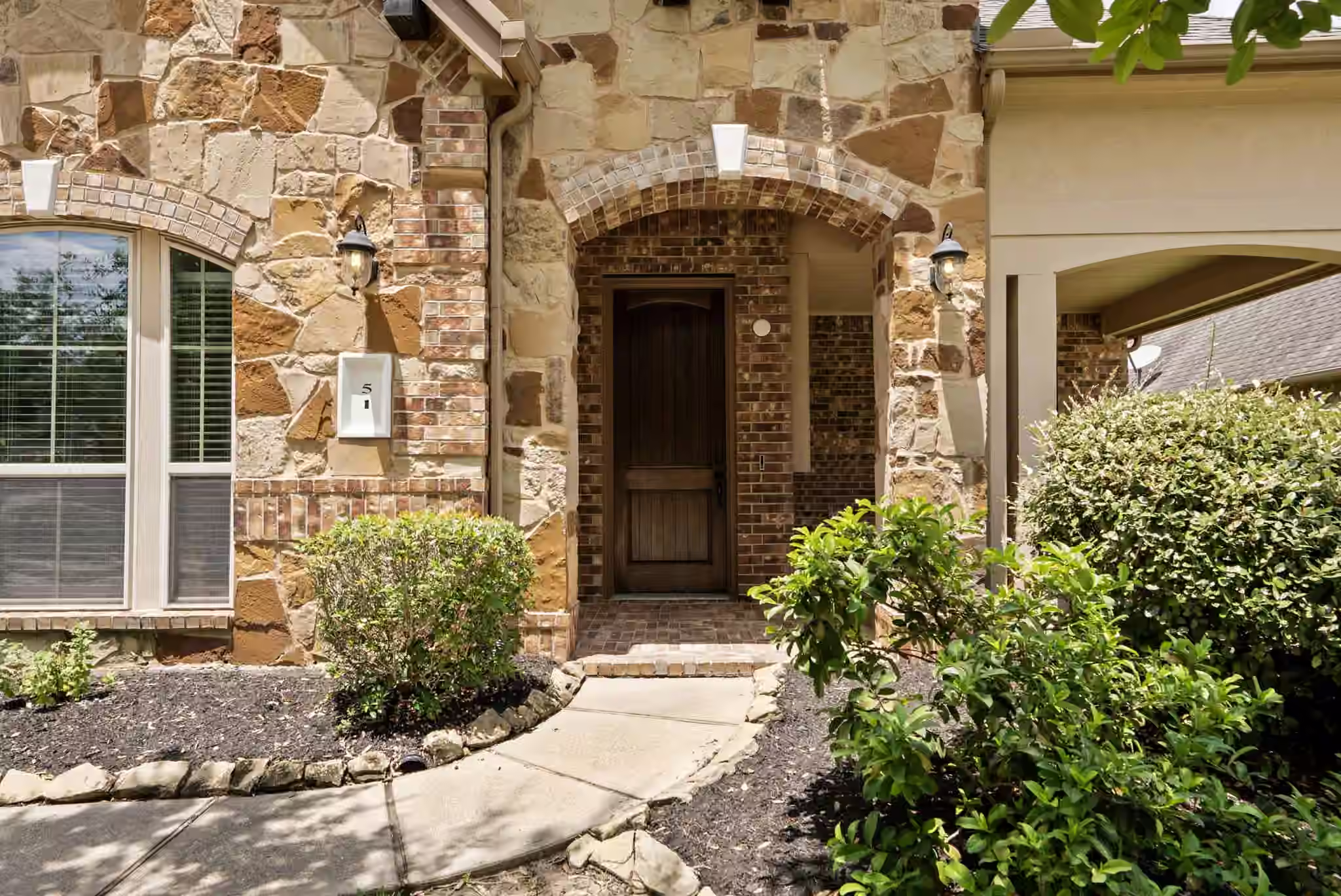 Photo 2 of 51 Chestnut Meadow Drive, Conroe, TX