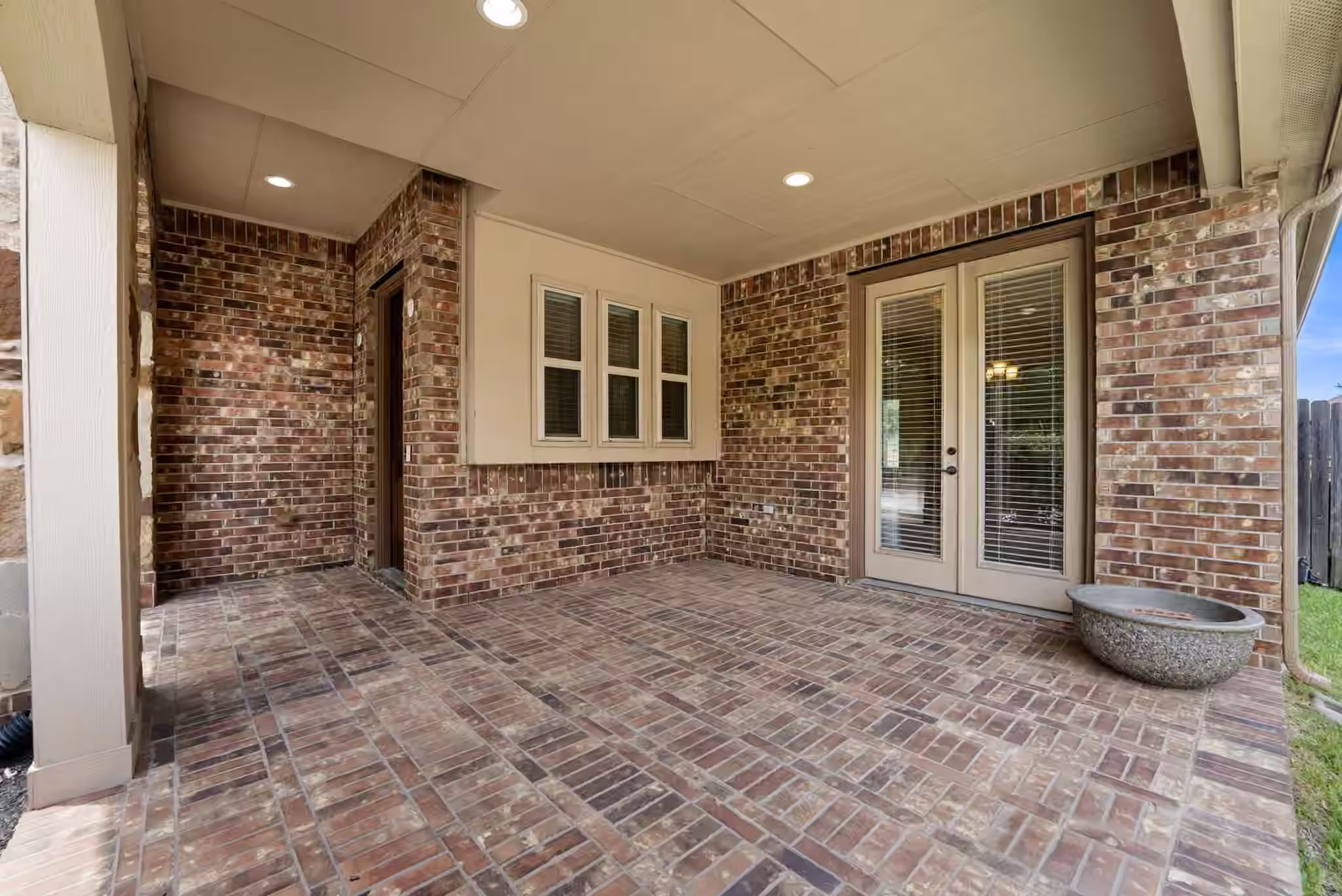 Photo 3 of 51 Chestnut Meadow Drive, Conroe, TX