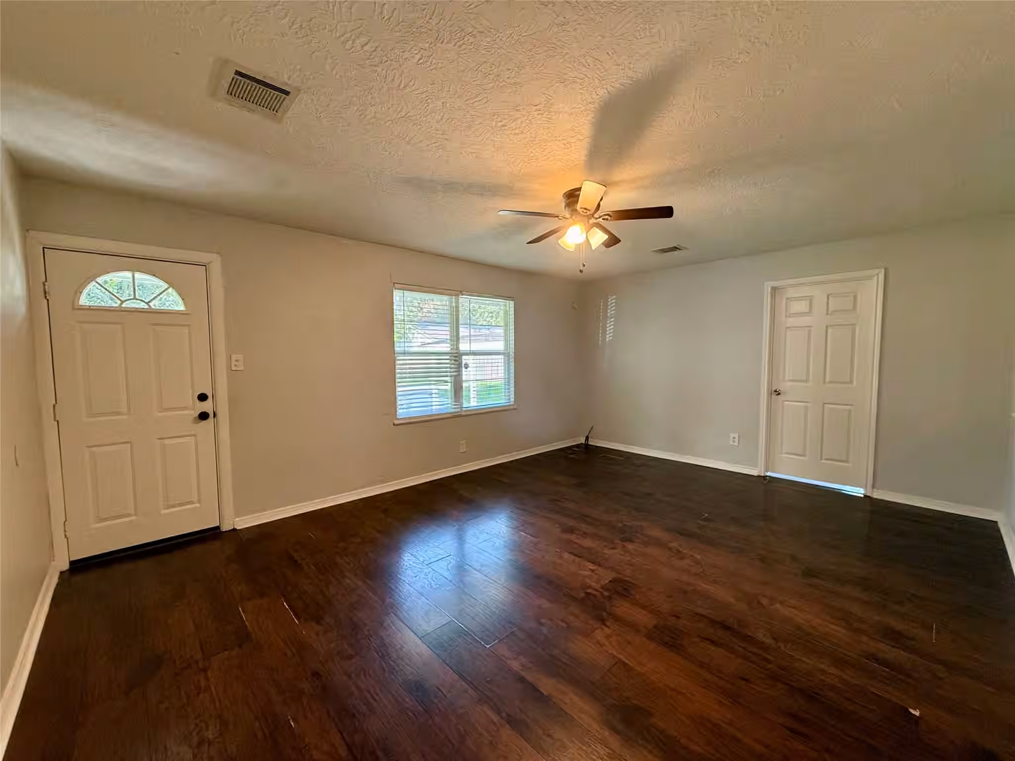 Photo 3 of 502 E Jackson Street, West Columbia, TX
