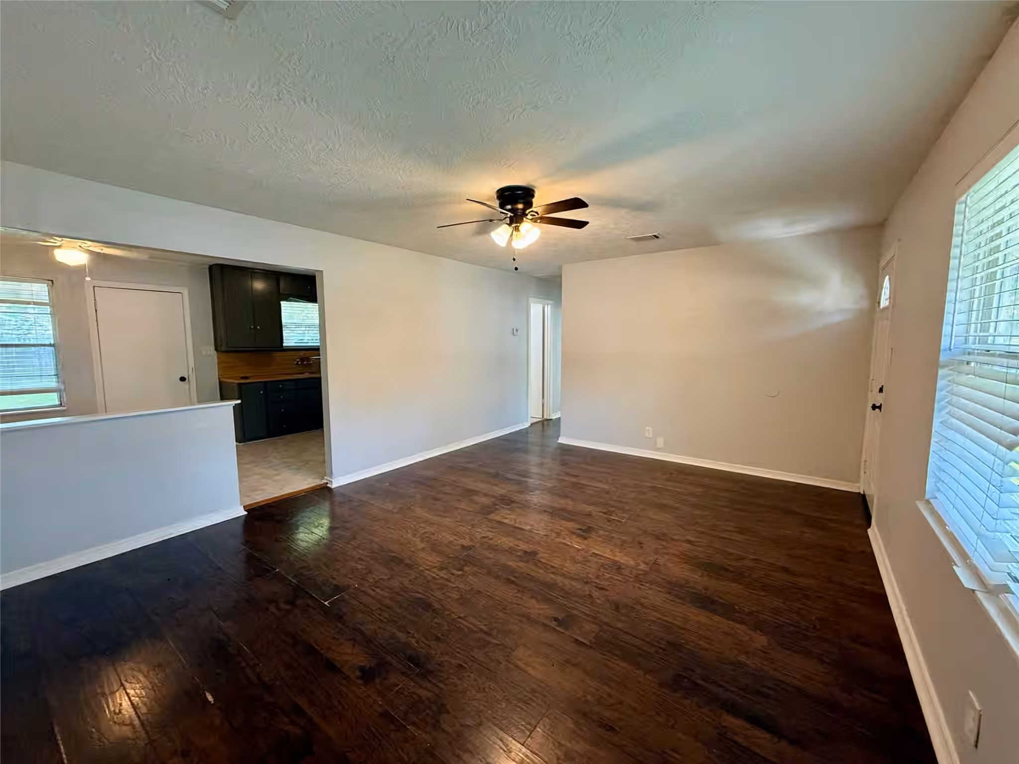 Photo 7 of 502 E Jackson Street, West Columbia, TX
