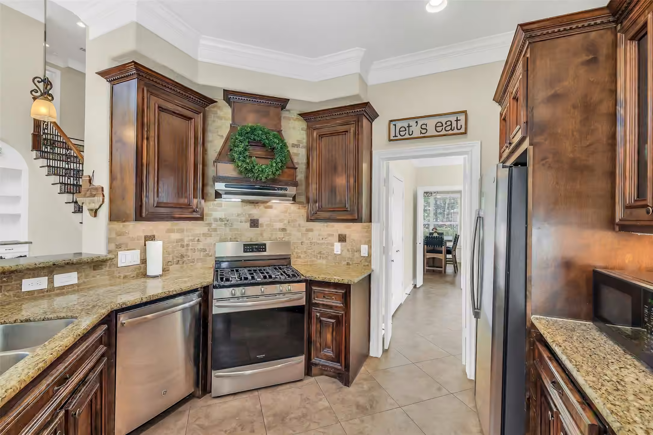 Photo 5 of 754 Holly Springs Drive, Conroe, TX