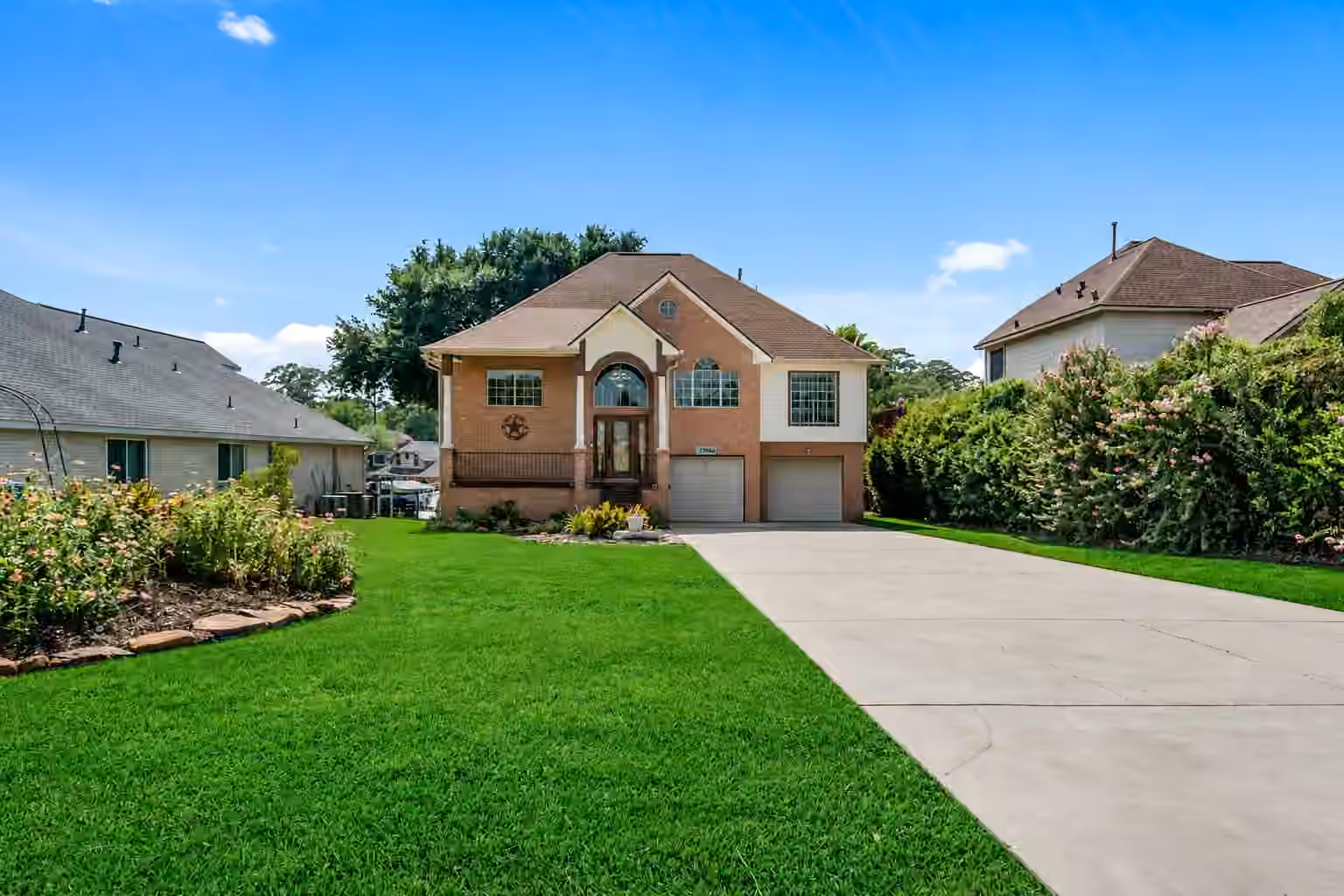 Photo 2 of 12498 Lake Vista Drive, Willis, TX