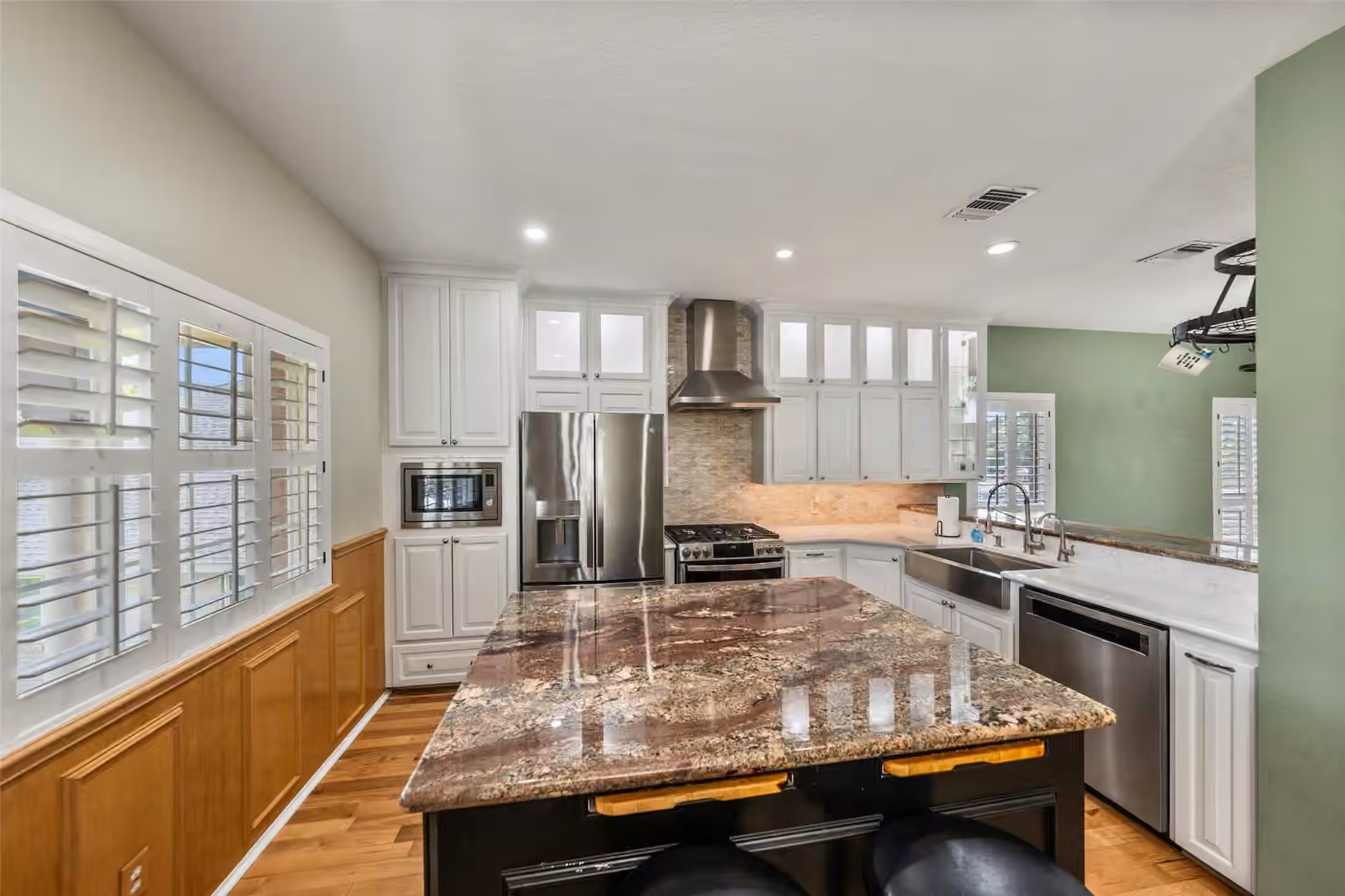 Photo 5 of 12498 Lake Vista Drive, Willis, TX