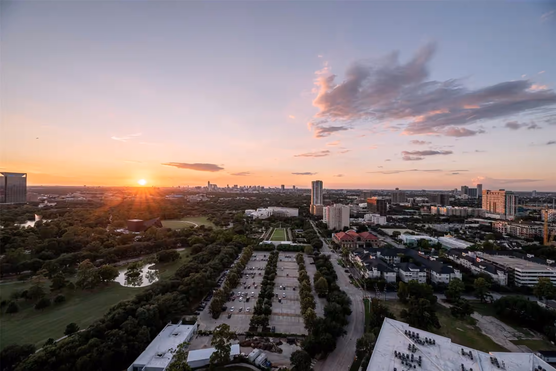 Photo 2 of 1701 Hermann Drive Drive 27CE, Houston, TX