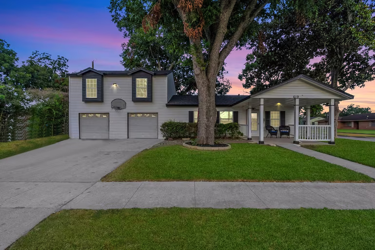 Photo of 619 E Park Street, Sugar Land, TX 77498