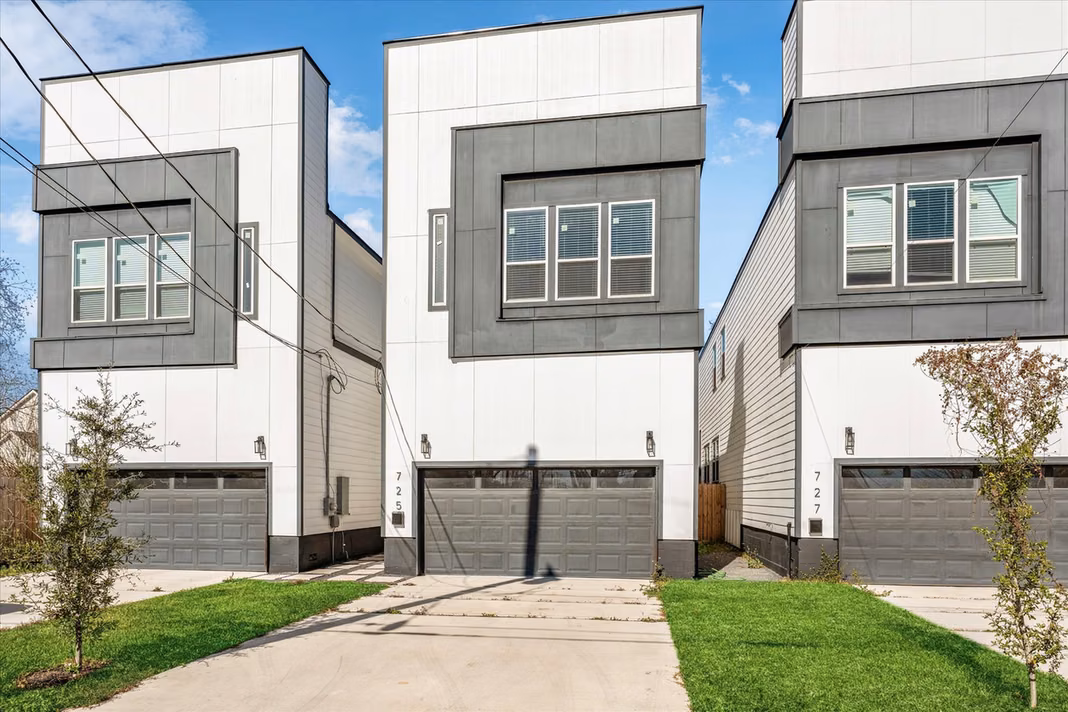 Photo 4 of 727 E 37th Street, Houston, TX