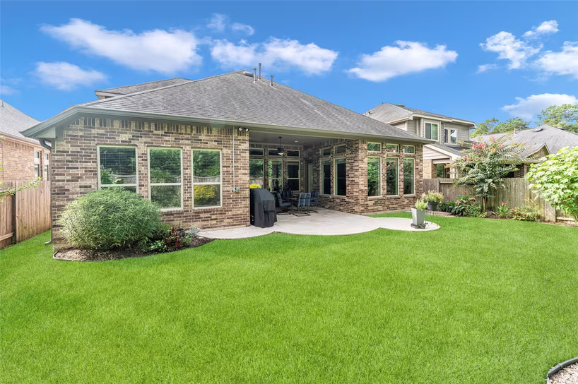 Photo 4 of 1015 Ginger Glade Lane, Pinehurst, TX