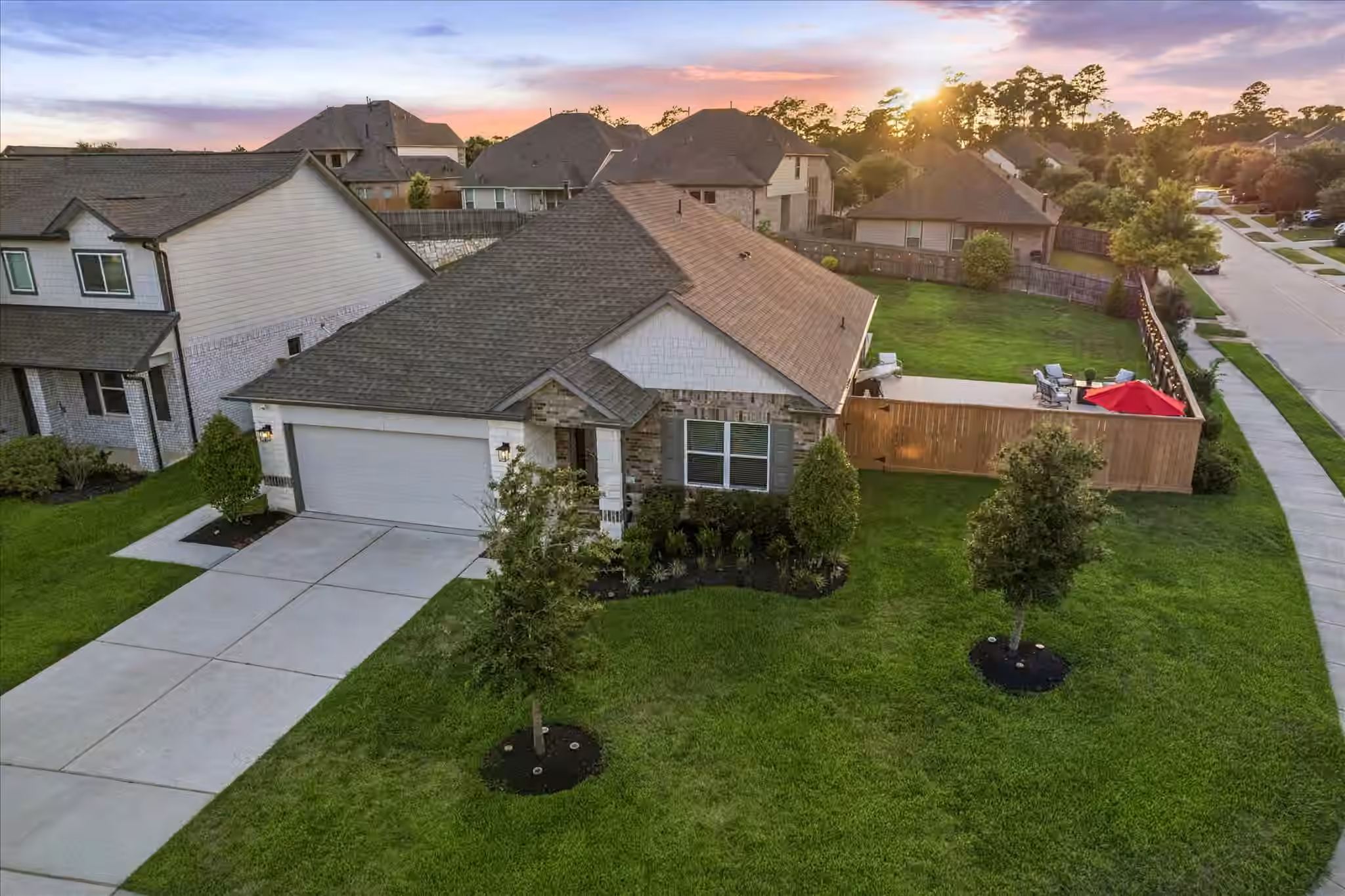Photo 2 of 997 Golden Willow Lane, Conroe, TX