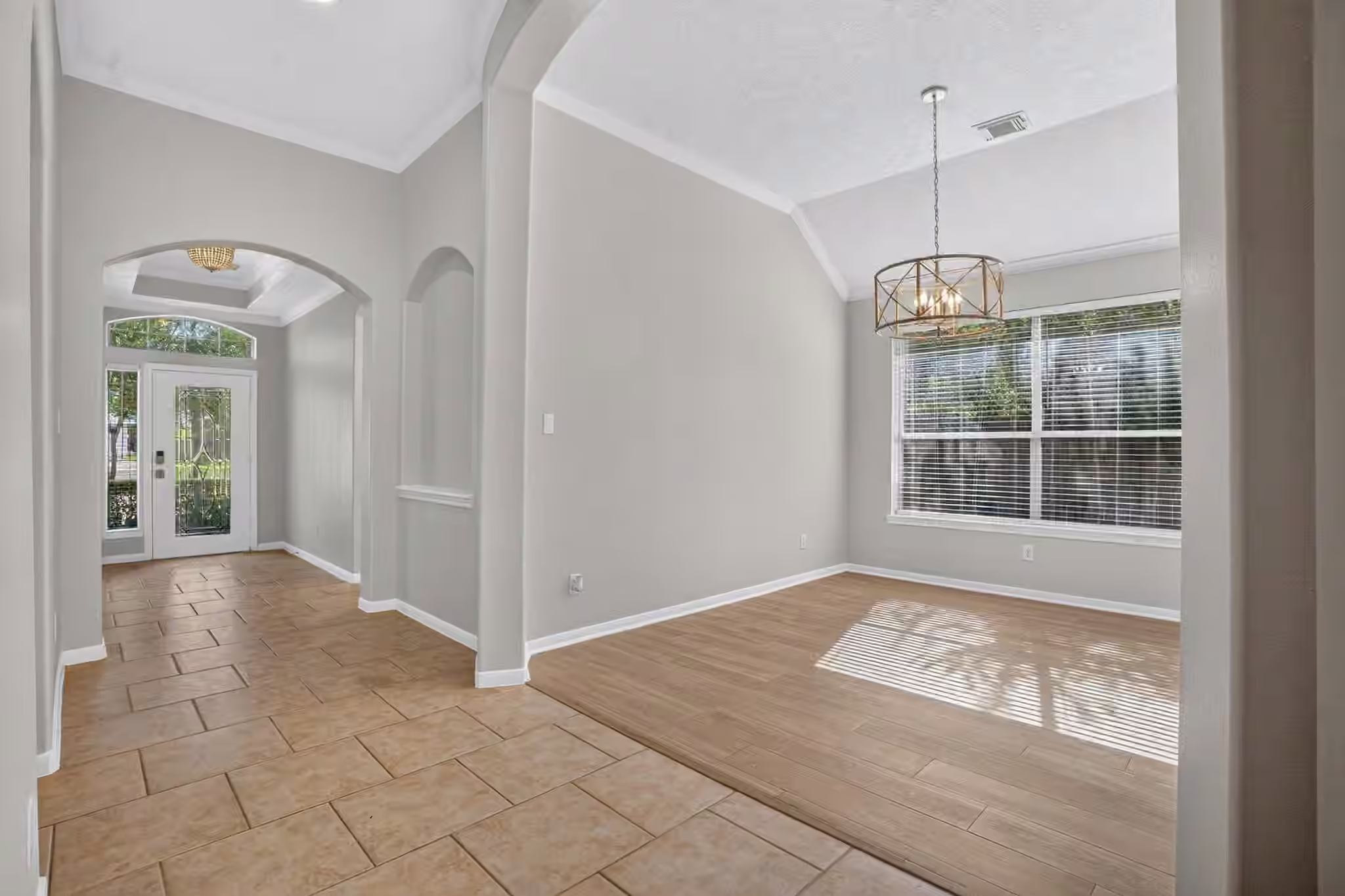 Photo 2 of 62 S Bardsbrook Circle, Spring, TX