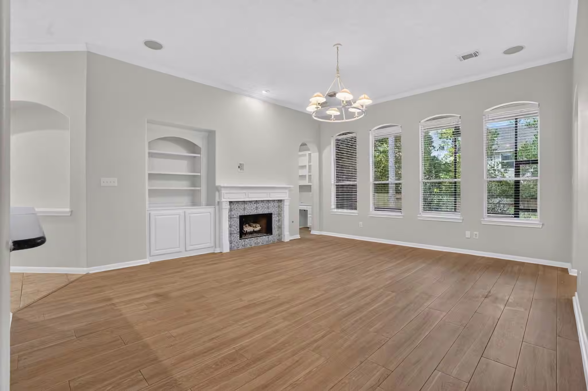 Photo 3 of 62 S Bardsbrook Circle, Spring, TX