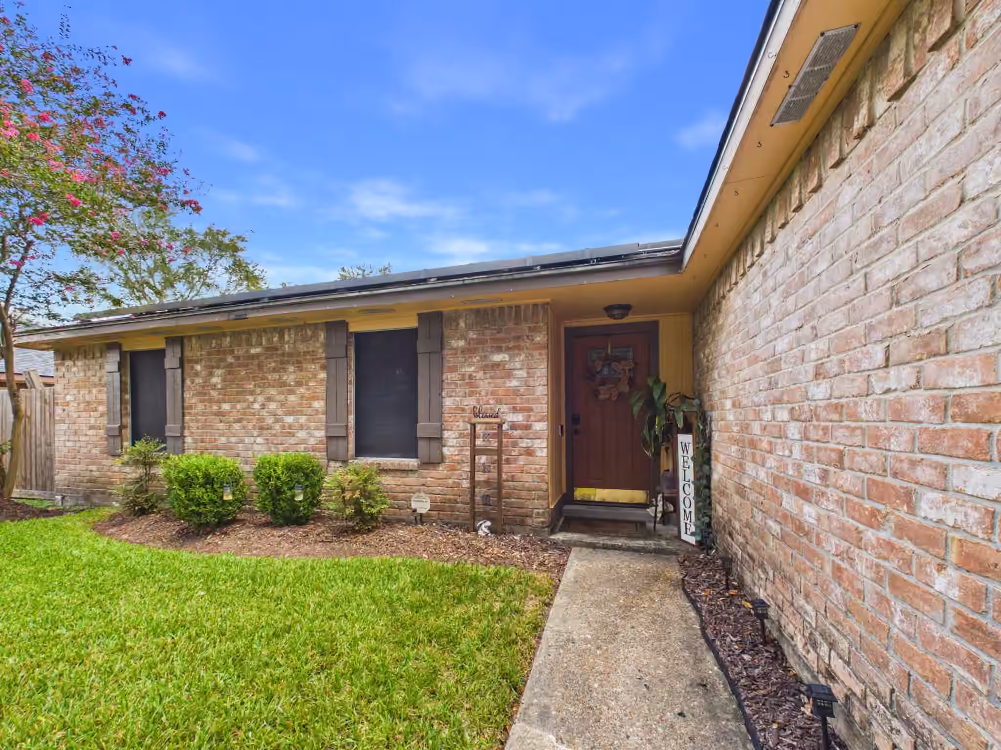 Photo 3 of 5807 Walnutgate Drive, Spring, TX