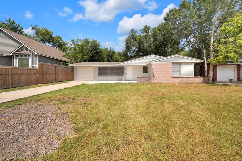 Photo of 5831 Lyndhurst Street, Houston, TX 77033