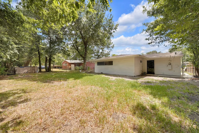 Photo 3 of 5831 Lyndhurst Street, Houston, TX