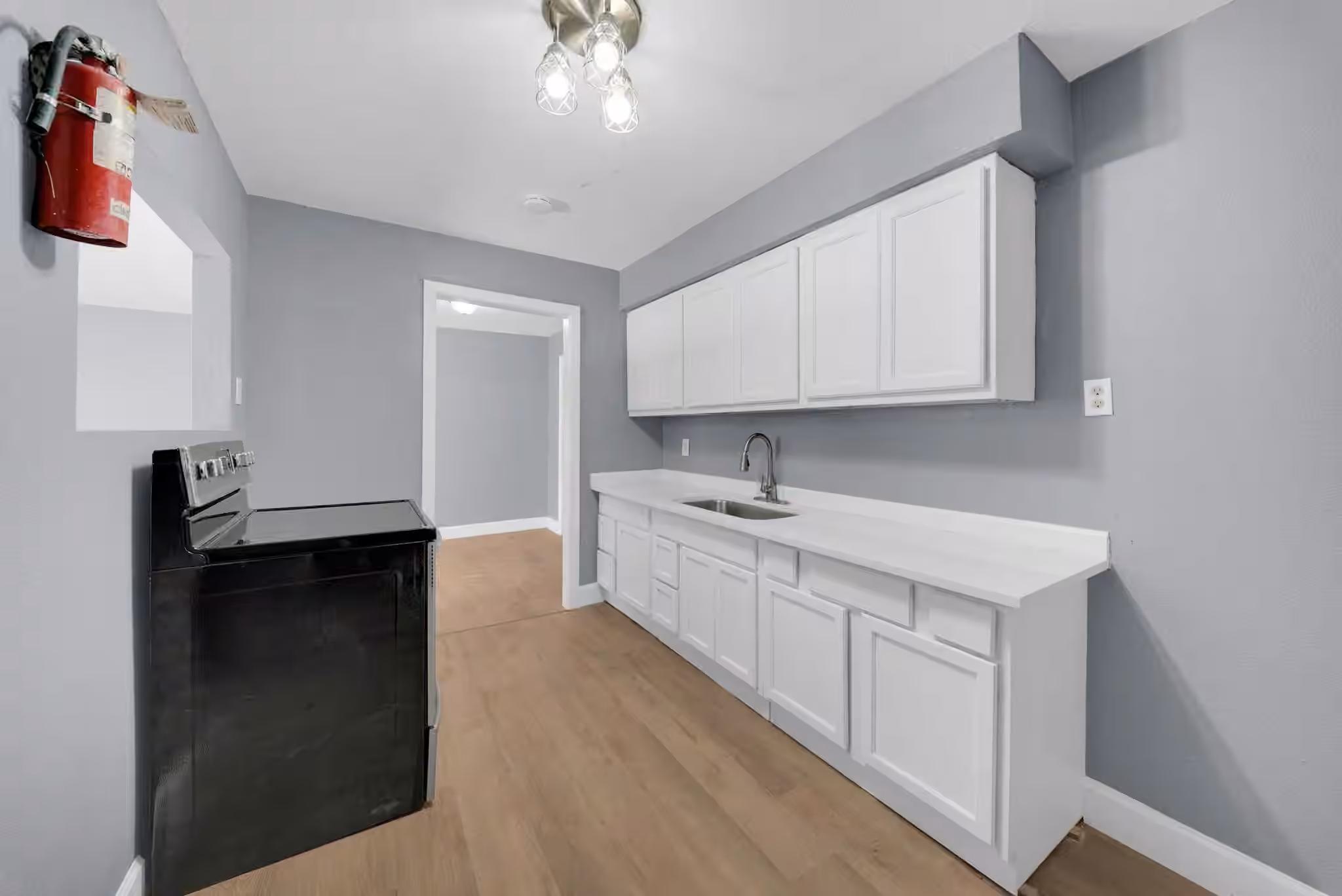Photo 5 of 5831 Lyndhurst Street, Houston, TX