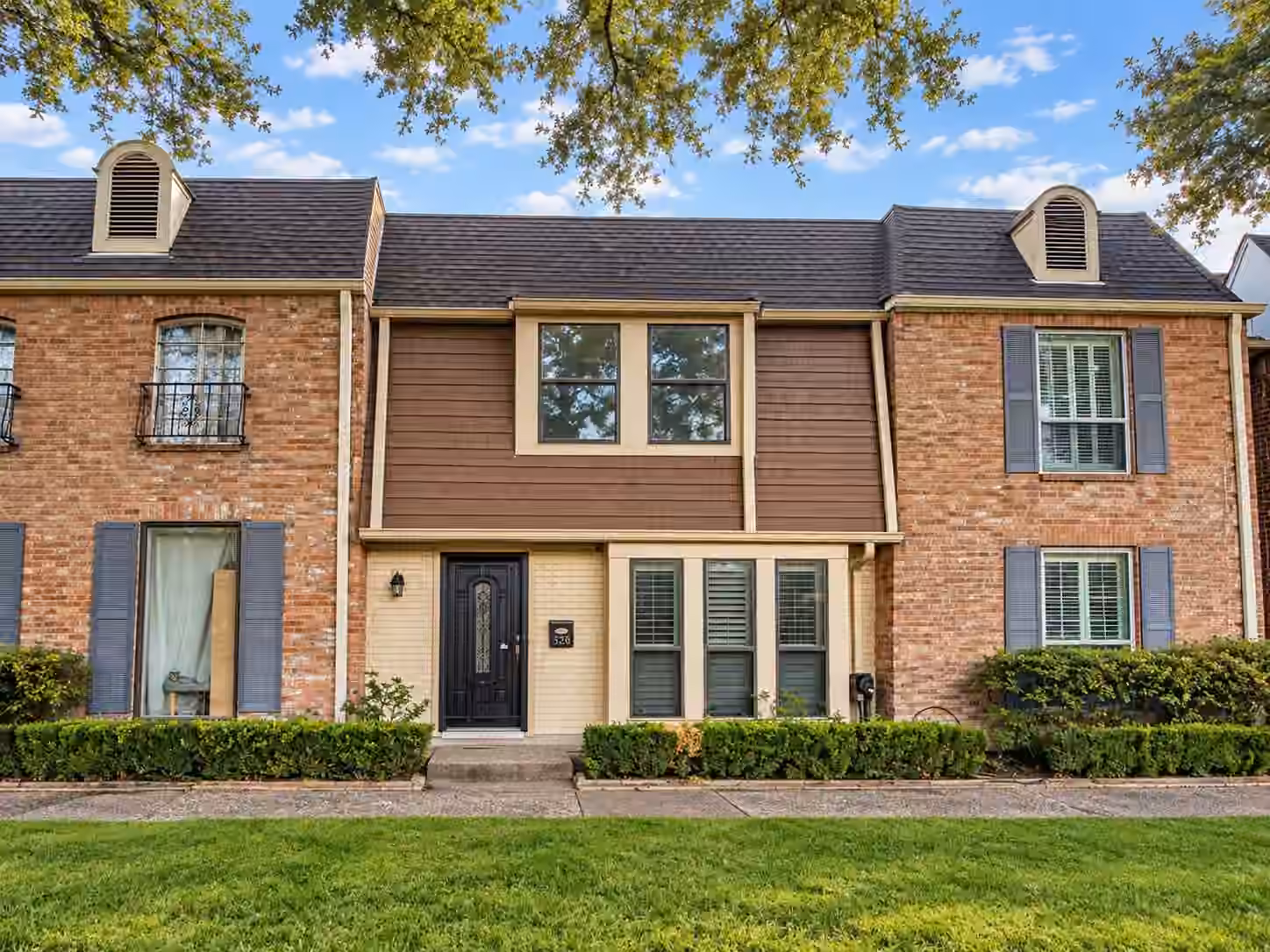 Photo 2 of 526 N Post Oak Lane, Houston, TX