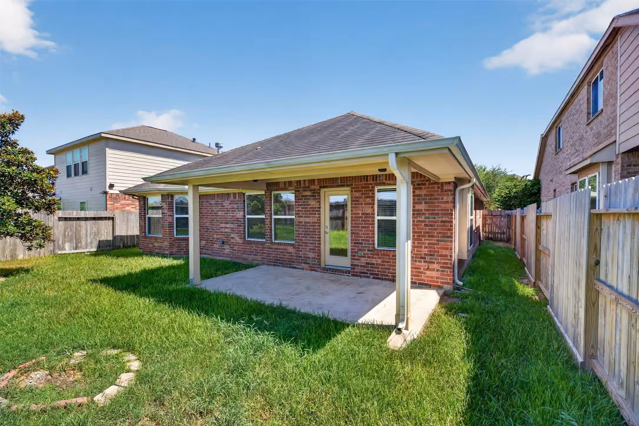 Photo 5 of 7011 Stevenson Drive, Missouri City, TX