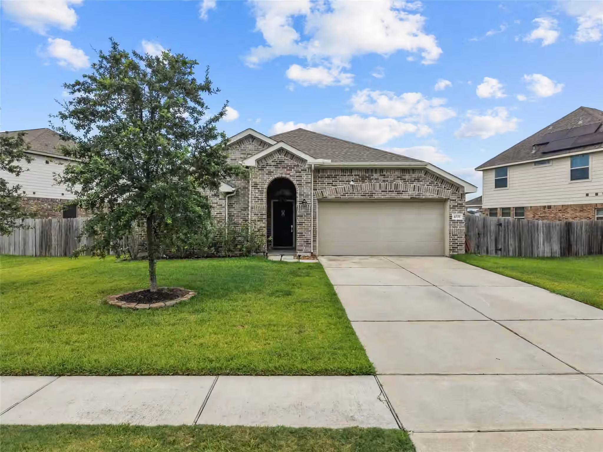 Photo 3 of 4331 Oakdale Mist Drive, Dickinson, TX