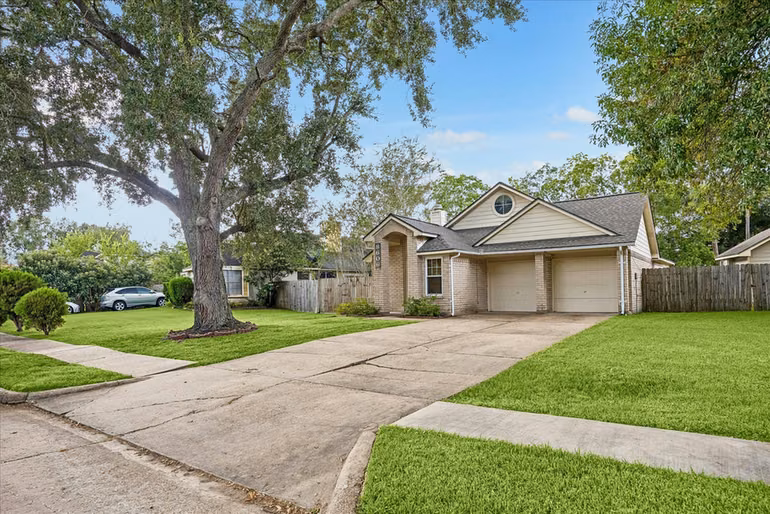 Photo 6 of 8606 GREEN CEDAR Drive, Houston, TX
