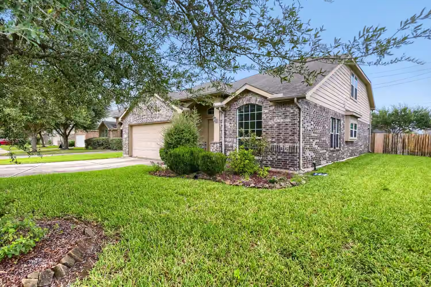 Photo of 631 Honeysuckle Vine Drive, Rosenberg, TX 77469